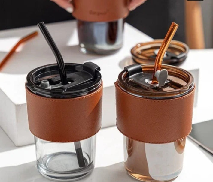 Tumbler cup with straw