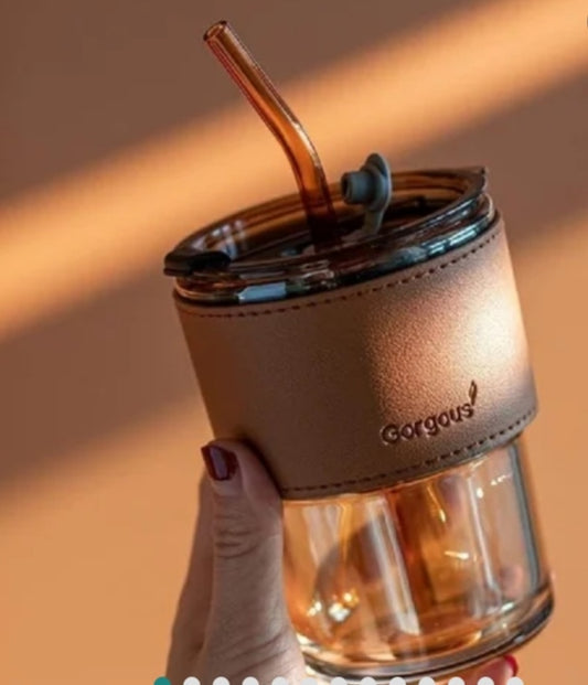 Tumbler cup with straw